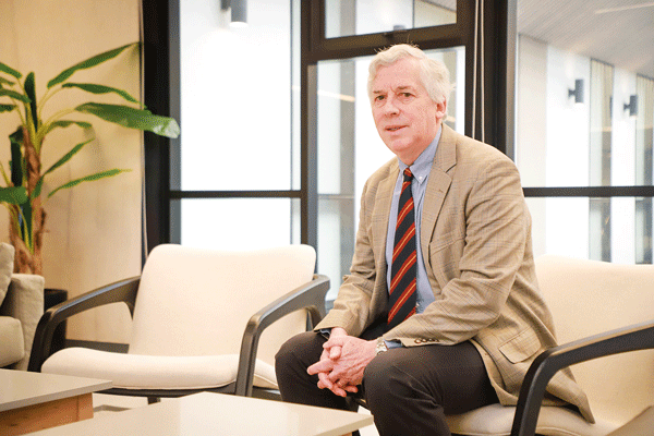 <p>José Miguel Sánchez, decano de Economía de la UC: “(El Papa) tenía una preocupación muy importante por invitar al sector empresarial a ser parte de la solución”</p>