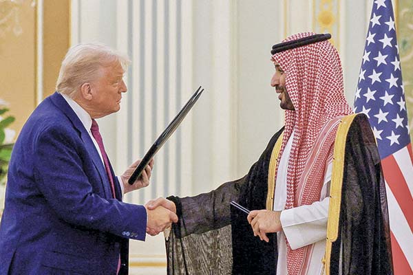 Trump elogia a socios de Arabia Saudita luego que Riad anunciara acuerdos con EEUU en IA y Defensa por US$ 600 mil millones