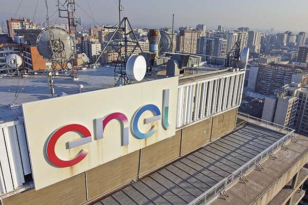 Ministros de Energía y Vivienda presionan a Enel para agilizar conexión eléctrica en proyectos habitacionales