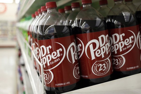 Tribunal autoriza a Dr. Pepper a poner fin a acuerdo de distribución con Coca-Cola y queda libre para desafiar a gigantes del sector
