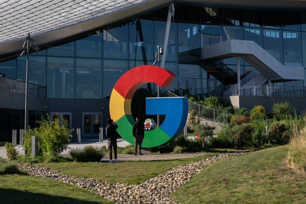 Alphabet informa resultados mejores a lo esperado, pero acción cae luego de que elevara su proyección de gastos