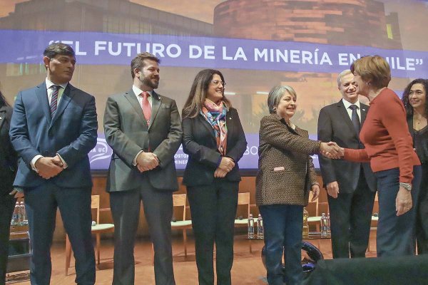 Candidatos y sus propuestas para la minería: desde el litio concesible a pueblos originarios socios en las empresas