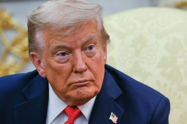 Trump amenaza con aranceles y restricciones en represalia por impuestos digitales a las grandes tecnológicas estadounidenses