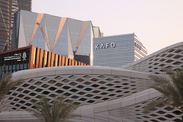 Tras un comienzo lento, el sueño de Arabia Saudita de convertirse en un centro financiero global finalmente empieza a hacerse realidad