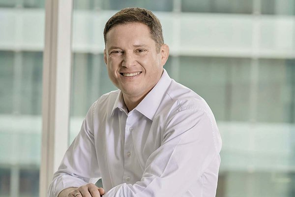 Alza en utilidades e hipotecarios, pero retrocede en empresas: el primer año de André Gailey al mando del Banco Itaú Chile