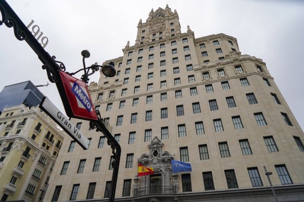 Telefónica considera la venta de su emblemático edificio en Madrid tras recibir al menos una propuesta no solicitada