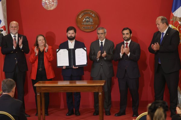 En promulgación de la nueva Fiscalía Supraterritorial, Boric insiste: “Es tremendamente importante levantar el secreto bancario para perseguir la ruta del dinero”