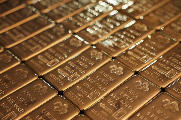 Citi eleva previsión del precio del oro a tres meses a US$ 3.800 la onza y metal se encamina a cerrar la semana con nueva alza