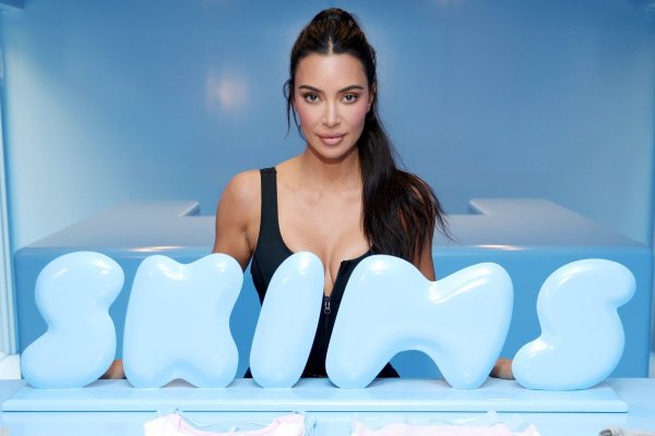 Tras meses de retraso Nike está lista para el esperado debut de su colaboración con Skims, la marca de ropa de Kim Kardashian