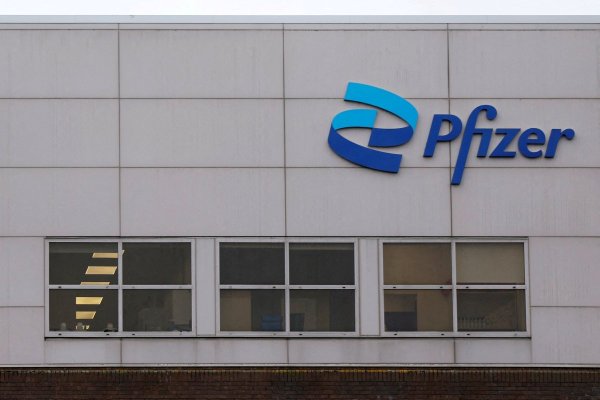 Trump logra acuerdo con Pfizer: farmacéutica rebajará 50% precios de medicamentos en EEUU y obtendrá tres años de gracia frente a aranceles