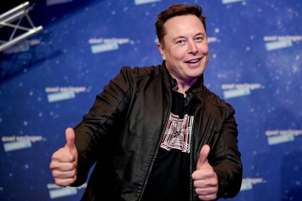 Elon Musk queda al borde de convertirse en la primera persona de la historia con un patrimonio de medio billón de dólares