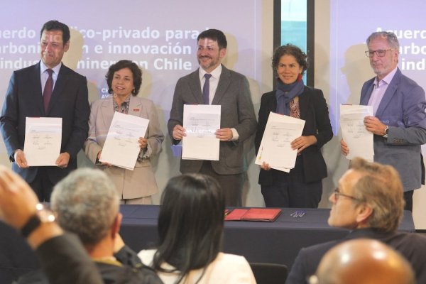 Gobierno y sector minero suscriben acuerdo público-privado para acelerar la descarbonización al 2050