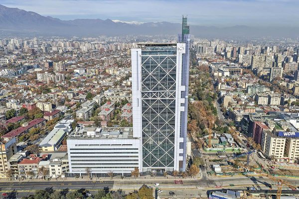 Entel sube 5% en bolsa tras confirmar que estudia una "oferta vinculante" por activos de Telefónica en Chile junto a América Móvil