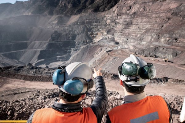 Quebrada Blanca recorta pronósticos de producción, pero Anglo asegura están alineados con due diligence de fusión con Teck