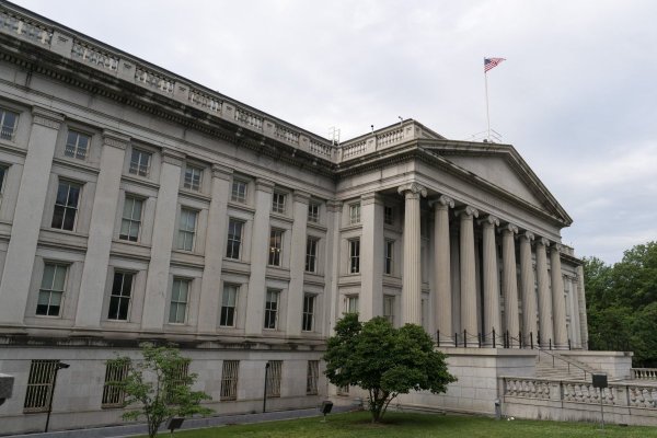 Minutas de la Fed anticipan nuevos ajustes en las tasas de interés pese a temor por inflación
