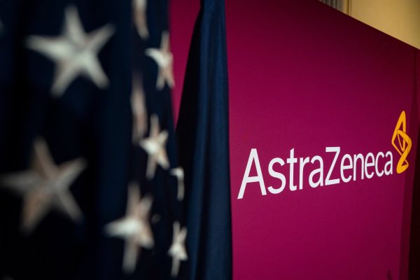 Trump acuerda recorte en precio de medicamentos con AstraZeneca a cambio de menores aranceles para la farmacéutica británica