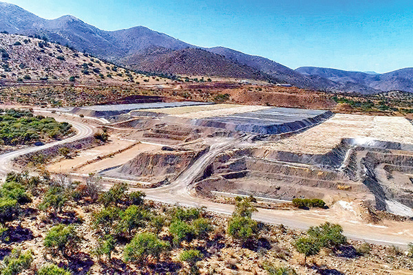 La venta de Minera Tres Valles desata crudo intercambio de querellas penales entre abogados chilenos y fondos europeos