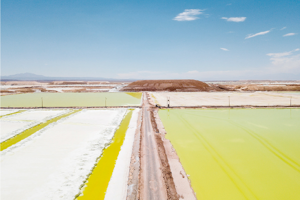 Corfo confía en que próximo gobierno continúe política del litio de Boric: a “cualquier color político le interesa aumentar la producción”
