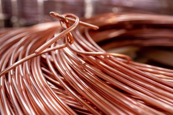 Cobre repunta en Londres por ajuste de producción de minera de los Luksic y visión alcista de Goldman