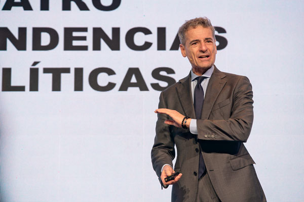 Andrés Velasco: “Las decisiones que estamos viendo en el mundo hay que leerlas en clave política, no tienen lógica económica”